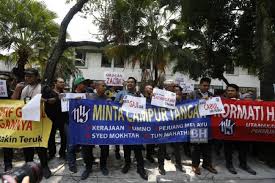 Dahulu di bawah pemilikan daripada utusan melayu (malaysia) berhad, kini utusan diterbitkan di bawah media mulia.menurut laporan biro audit pengedaran (abc) pada 2004 jualan harian akhbar utusan ialah sebanyak 256,247 naskhah tetapi pada 2009 jualan. Workers Salaries Are Unpaid At Utusan Malaysia And Kosmo