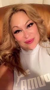 Reyes Zubia's Instagram, Twitter & Facebook