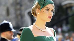 Lady kitty spencer shared a champagne toast with her new millionaire tycoon husband michael lewis as they celebrated their wedding at a lavish ceremony in italy, surrounded by her friends. Sie Ist 29 Er 60 Lady Dianas Schone Nichte Verlobt Mit Mode Tycoon Krone At