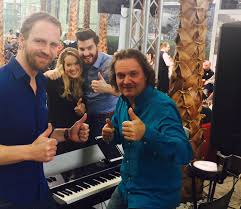 6 editions published in 2013 in german and undetermined and held by 69 worldcat member libraries worldwide. Hajo Von Hadeln Und Band Fotos Facebook