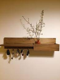 Diy Organisateur Pour L Entree Porte Clefs Mural Casier De Rangement Etagere Bois Vernis Bois Rustique Tech Deco Entree Maison Deco Rustique Idees De Bois