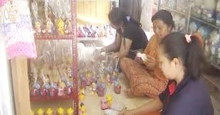 Jual cetakan patung gipsum, karawang, jawa barat. Meretas Usaha Boneka Gipsum Satujurnal Com Portal Berita Mojokerto Jombang Surabaya Jawa Timur Dan Nasional