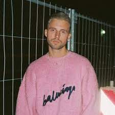Marcus lloyd butler is a british comedian vlogger, born in 1991. Marcus Butler Marcusbutler Twitter