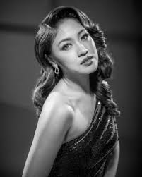 The leading stars of Mula sa Buwan ✨🌙 Don't miss out