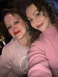 Holly Benner (@hollyb417)