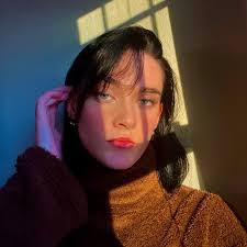 Anna Lea's Instagram, Twitter & Facebook