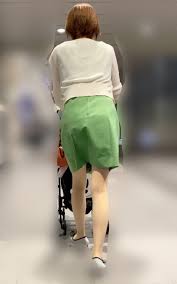 極上人妻】二児の美人母のどエロいパンツを盗撮！ | 逆さ撮り博物館3
