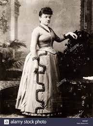 1800s Middle To Late 19th Century Portrait Of Woman With Stern Face And Long Dress With Bustle Standing Looking At Camera C3082 Har001 Hars Characters Stern 1890s Fashions 19th Century Turn