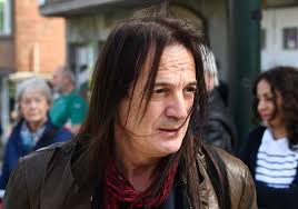 Joyeux anniversaire francis lalanne ! Francis Lalanne Qui Appelait A Destituer Macron Fait L Objet D Une Enquete Pour Atteintes Aux Interets Fondamentaux De La Nation Valeurs Actuelles