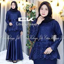 Model kebaya modern satu ini memiliki kain tile yang sederhana, namun ditambahkan dengan selendang yang dibuat seolah menjadi sebuah dress. Setelan Kebaya Hijab Remaja Style Modis Cantik Kebaya Tile 3d Kebaya Wisuda Kebaya Pesta Kebaya Terbaru Lazada Indonesia