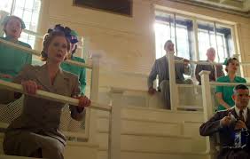 Lenore osgood es una mujer californiana llena de riquezas y excentricidades como su mona capuchino, llamada petunia. Watch Sarah Paulson As Cuckoo S Nest Villain In First Trailer For Ratched