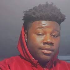 Larissa Grayson's Instagram, Twitter & Facebook