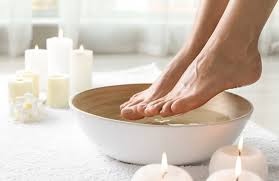 How to soak feet in epsom salt to enjoy a epsom foot soak, add one half cup of salts to a small tub that holds enough warm water to cover the feet up to the ankles. 5 Epsom Salt Foot Soak Recipes And Benefits Cradiori