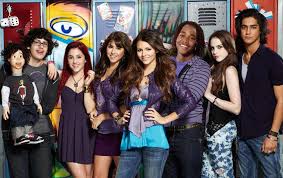 Un grupo de mejores amigos crean un webcast mientras lidian con problemas y aventuras cotidianas. Victorious Was Machen Victoria Justice Und Co Heute