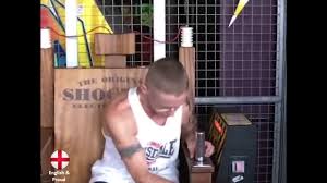 engelsman probeert de elektrische stoel englishman tries electric chair youtube