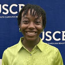 Mary Moonen's Instagram, Twitter & Facebook