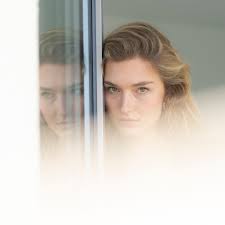 Model manuela frey grew up in brugg and is currently back here. Die Alleingelassene Manuela Frey 2m Abstand