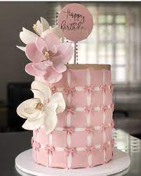 1 353 Begenme 11 Yorum Instagram Da Wecelebratecakes Follow Cake By Cheesecakeexpressco Beautiful Birthday Cakes Floral Cake Pretty Birthday Cakes