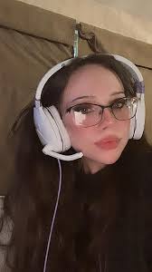 I'll be going live soon. Tonight is Sports Night, and I'll be playing MVP  Baseball 2005 for the PC, starting a new Owner Mode. To watch and interact  with me, please go