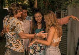 Modifier outer banks est une série télévisée d' aventure américaine créée par shannon burke , josh pate et jonas pate et diffusée depuis le 15 avril 2020 sur la plateforme netflix. Outer Banks Sur Netflix La Serie Aura T Elle Droit A Une Saison 2 Elle