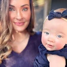 Mary Kuper's Instagram, Twitter & Facebook