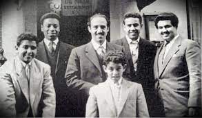 الشيخ جابر الأحمد، الذي حكم الكويت من 31 ديسمبر (كانون الأول) 1977 حتى. ØµÙˆØ±Ø© Ù†Ø§Ø¯Ø±Ø© Ù„ ØµØ§Ø­Ø¨ Ø§Ù„Ø³Ù…Ùˆ Ø£Ù…ÙŠØ± Ø¯ÙˆÙ„Ø© Ø§Ù„ÙƒÙˆÙŠØª Ø§Ù„Ø´ÙŠØ® ØµØ¨Ø§Ø­ Ø§Ù„Ø§Ø­Ù…Ø¯ Ø§Ù„Ø¬Ø§Ø¨Ø± Ø§Ù„ØµØ¨Ø§Ø­ ÙÙŠ Ù„Ù†Ø¯Ù† Ø¹Ù† ÙŠÙ…ÙŠÙ†Ù‡ Ù…Ø¯ÙŠØ± Ø¨Ù†Ùƒ Ø§Ù„Ø¯Ù… Ø§Ù„Ø³Ø§Ø¨Ù‚ Kuwait National Day Arabian People Kuwait City