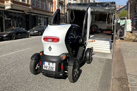 Twizy, the perfect car for the city. Renault Twizy Intens Dauertest Preis Laden Parken Autobild De