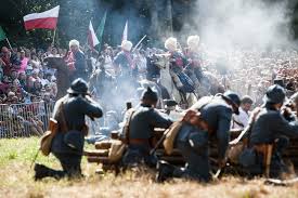 Natomiast klęskę armii czerwonej ma symbolizować chylący się ku upadkowi czerwony sztandar, w który jest wbijany polski bagnet. Cud Nad Wisla Bitwa W Ktorej Wygrala Maryja Warszawa Gosc Pl