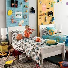 ride the rails bedding the land of nod great idea 子供部屋のデコレーション 子供のベッドルーム ペグボード