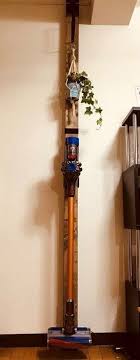 ダイソンコードレス掃除機スタンドdiy 1日で簡単に作れるお洒落なカフェ風スタンド tanakano ダイソン スタンド ダイソン スタンド diy インテリア 収納