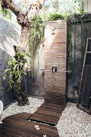 Crie Voce Mesmo 1001 Ideias E Fotos Sobre Chuveiros De Jardim Chuveiros Crie Fotos In 2020 Outdoor Bathroom Design Garden Shower Outdoor Bathrooms