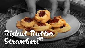 Tapi,,part yang paling tragis pasal biskut nie,,, budak2 bila sebut raya,,yuk mesti terigat kat biskut jem strawberry. Ini Senang Je Buat Biskut Butter Strawberi Youtube