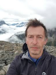 Hi all! I just wanted to introduce myself and share a painting I finished  last week. Kluane Mountain Range, Yukon 22x28" Acrylic