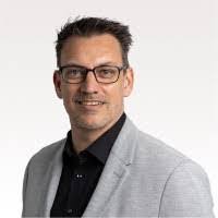 Robert Beu's Instagram, Twitter & Facebook