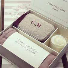 Caixa De Presente Para Padrinhos De Casamento Caixa Linda Para Madrinhas Com Necessaire Porta Joias Personalizado Pashmina E Vela Perfumada Casa Convite De Casamento Presente Para Padrinhos Casamento