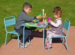 Gönnen sie ihren kindern ein. Kinder Sitzgarnitur Aus Metall Farbe Blau Damit Die Kinder Auch Einen Guten Moment Teilen Konnen Kind Sitzgarnitur Kinder Sitzgarnitur Kindertisch Und Stuhle
