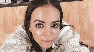 She is a correspondent of dzień dobry tvn. I Have Two Wardrobes Above