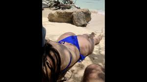 Me follo a una amiga en la playa