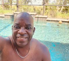 Since I'm the pool boy too, I had to jump in, have a snack and shoot some  hoops. I missed a shot and made a shot! 😆🤣🏀🏀