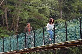 She then gets reunited with naufal, a long lost childhood friend. Trivia Menarik Mengenai Filem Pinjamkan Hatiku