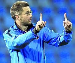 Tehnicianul formației cfr cluj, edi iordănescu, a fost foarte bucuros după succesul înregistrat în antrenorul formaţiei cfr cluj, edi iordănescu, a prefaţat partida pe care echipa sa o va susţine. Povestea Lui Edi IordÄƒnescu Viitorul Antrenor Al Fcsb Coleg La Juniori Cu Teja Sfert Finalist In Cupa Cupelor Si Cum A Scris Istorie In Ghencea