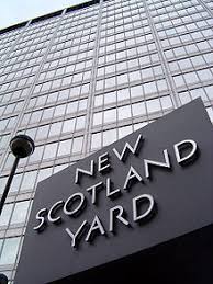 1 yard = 0, 9144 metri quindi 100 yards = 91, 44 metri. Scotland Yard Wikipedia