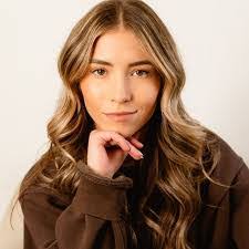 Mallory Warner's Instagram, Twitter & Facebook