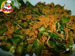 Ayam masak kurma sedap youtube qasey honey bahan2 1/2 ekor ayam 1 batang kulit kayu manis 3 kuntum bunga lawang 1 batang lobak merah 3 biji kentang 1 kotak kecil santan 2 cawan air 3 tangkai cili hijau 6 biji cili padi 1 biji tomato 4 biji telur rebus garam secukup rasa bahan kisar 1 biji bawang besar 2 biji bawang merah 5 ulas bawang putih 2. Resep Hidangan Sayur Urap Sayur Tabur Kacang Club Masak Resep Resep Sayuran Sayuran