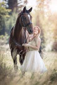 Horse Photoshoot Fotoshooting Bei Traumhaftem Licht Beautiful Horses Photography Horse Girl Photography Horse Photography Poses
