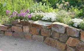 Gartengestaltung Mit Trockenmauern Garten Bepflanzen Natursteine Garten Steinmauer Garten
