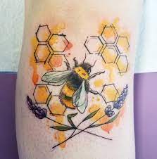 Extra Fun Bee Knee I D Love To Do More Honeycomb Texture In Future Tattoos Morgandanatatto Honeycomb Tattoo Bee And Honeycomb Tattoo Bee Tattoo Honeycomb