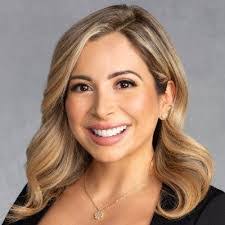 Brandi Cummings's Instagram, Twitter & Facebook