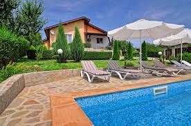 Şi tot la tvr 1, în 10 aprilie, vedem primul episod din seria izolaţi in românia 2018; Villa Knox Ferienhauser Mit Pool Mieten In Bulgarien