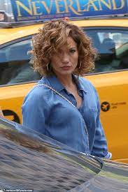 Jennifer Lopez Legs It To Lunch In A Short Romper Bob Haircut Curly Curly Hair Styles Curly Hair Photos